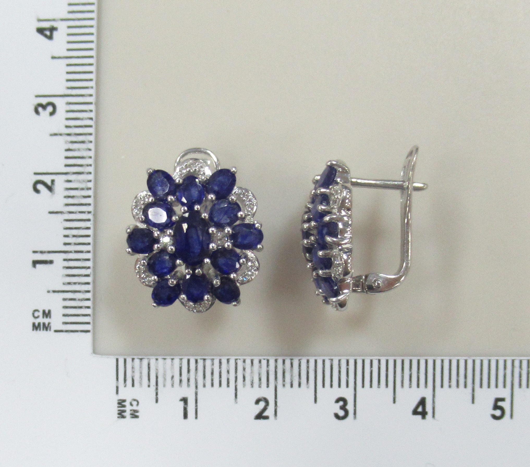 Серебряные серьги с сапфирами